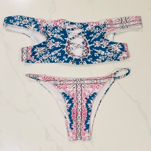 Other - 2/$20!💥 Multi-print Shoulder Bikini Swimsuit Set